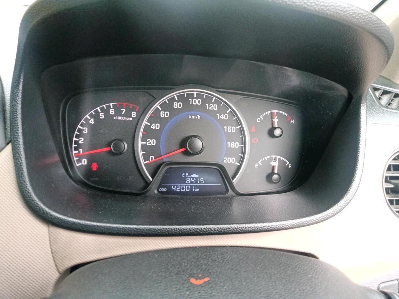2017 Hyundai Grand i10 SPORTZ 1.2 KAPPA VTVT, Petrol, Manual, 42,001 km, interior