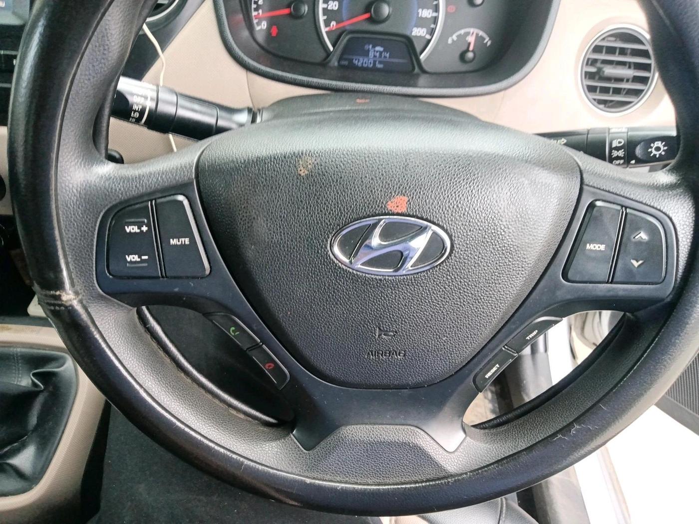 2017 Hyundai Grand i10 SPORTZ 1.2 KAPPA VTVT, Petrol, Manual, 42,001 km, interior
