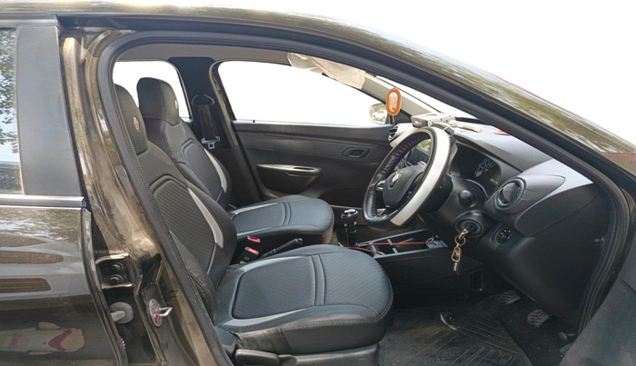 2025 Renault Kwid RXT 1.0, Petrol, Manual, 10,840 km, interior