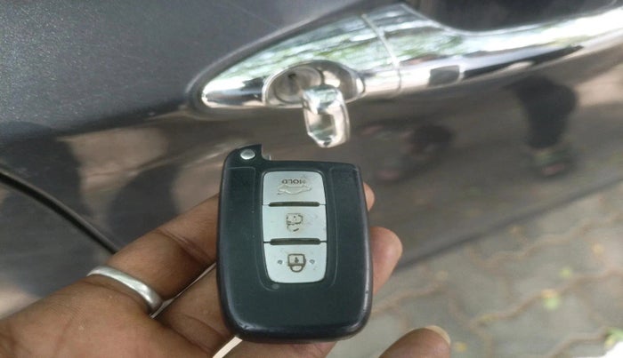 2011 Hyundai Verna FLUIDIC 1.6 VTVT SX OPT AT, Petrol, Automatic, 1,14,466 km, interior