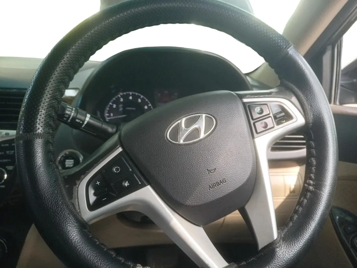 2011 Hyundai Verna FLUIDIC 1.6 VTVT SX OPT AT, Petrol, Automatic, 1,14,466 km, interior