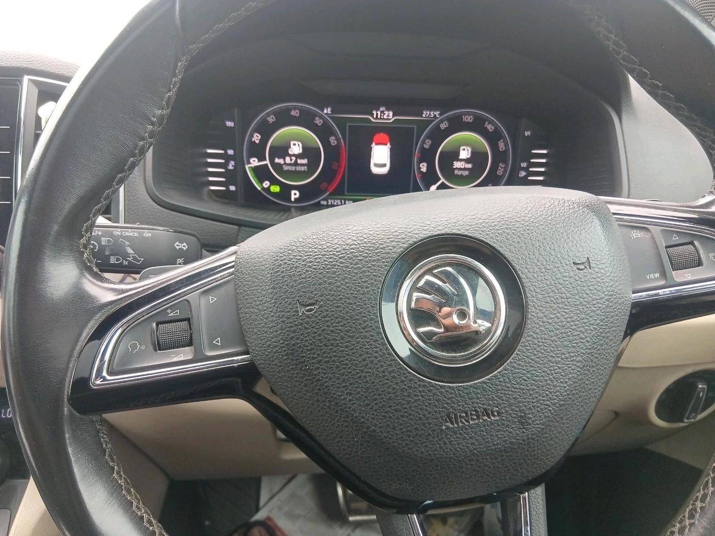 2020 Skoda Karoq STYLE 1.5 TSI AT, Petrol, Automatic, 1,01,297 km, interior