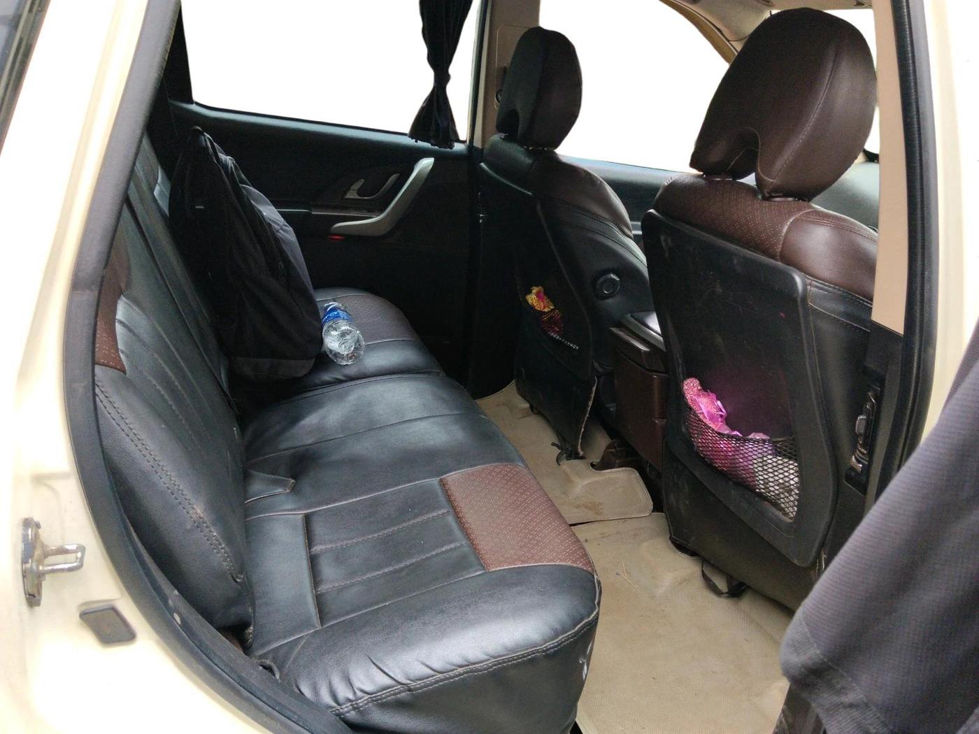2014 Mahindra XUV500 W8, Diesel, Manual, 1,45,875 km, interior