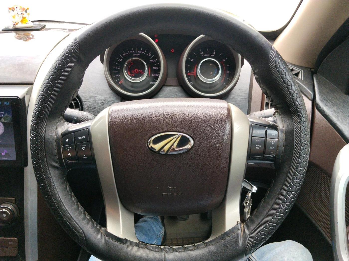 2014 Mahindra XUV500 W8, Diesel, Manual, 1,45,875 km, interior