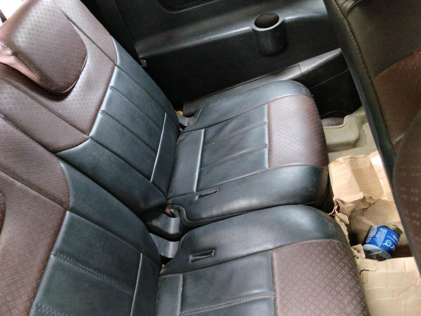 2014 Mahindra XUV500 W8, Diesel, Manual, 1,45,875 km, interior