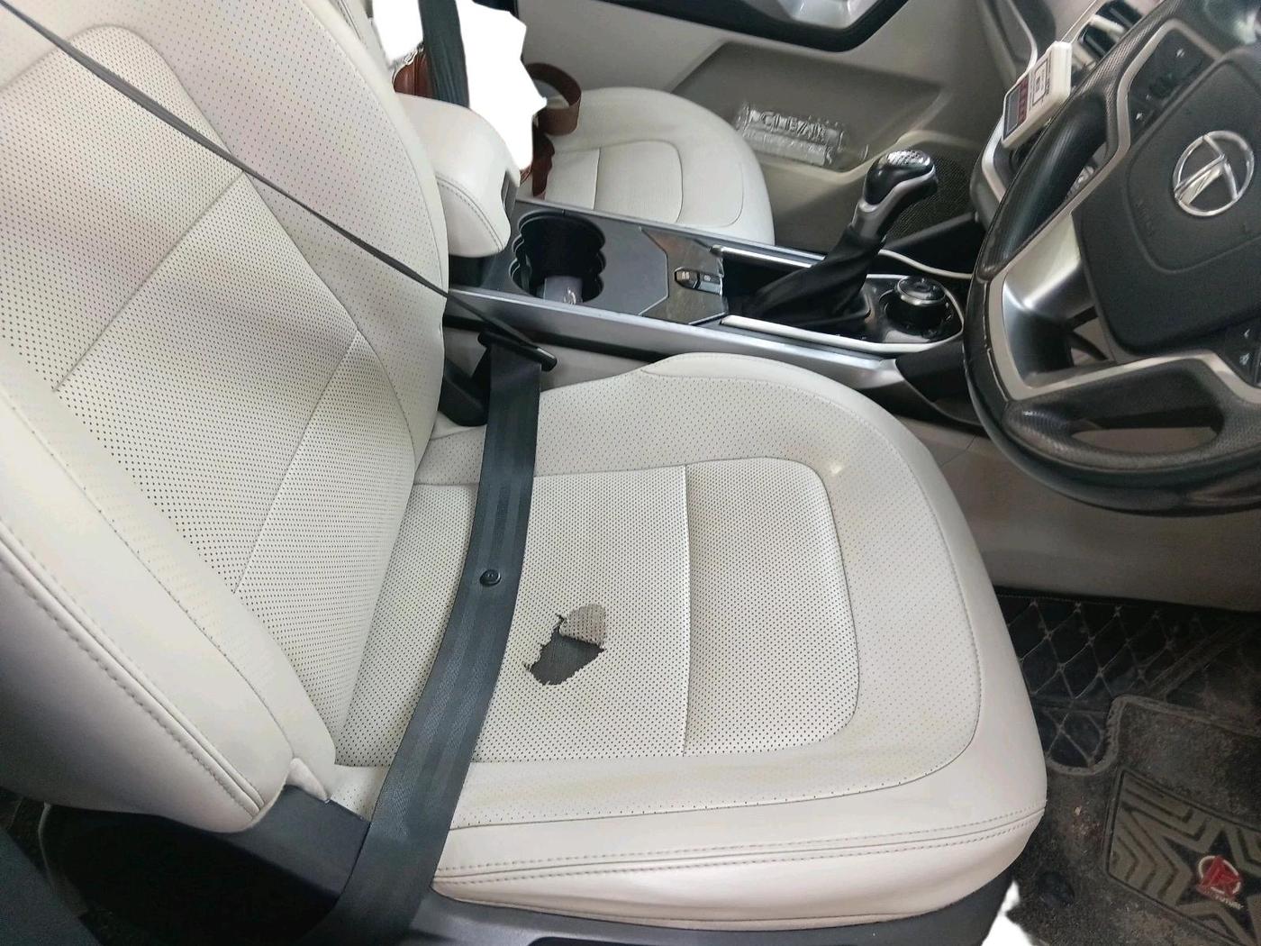 2022 Tata Safari XZA PLUS, Diesel, Automatic, 1,36,136 km, interior