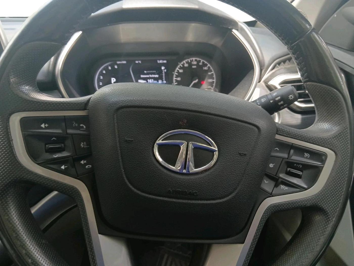 2022 Tata Safari XZA PLUS, Diesel, Automatic, 1,36,136 km, interior