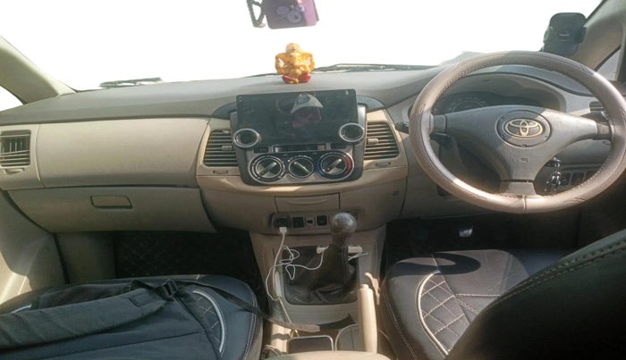 2011 Toyota Innova 2.5 G4 8 STR, Diesel, Manual, 2,71,710 km, interior