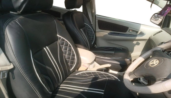 2011 Toyota Innova 2.5 G4 8 STR, Diesel, Manual, 2,71,710 km, interior