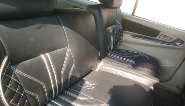 2011 Toyota Innova 2.5 G4 8 STR, Diesel, Manual, 2,71,710 km, interior