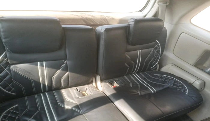 2011 Toyota Innova 2.5 G4 8 STR, Diesel, Manual, 2,71,710 km, interior