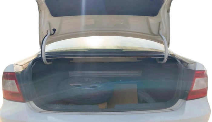 2015 Skoda Rapid AMBITION 1.5 TDI, Diesel, Manual, 1,98,200 km, exterior