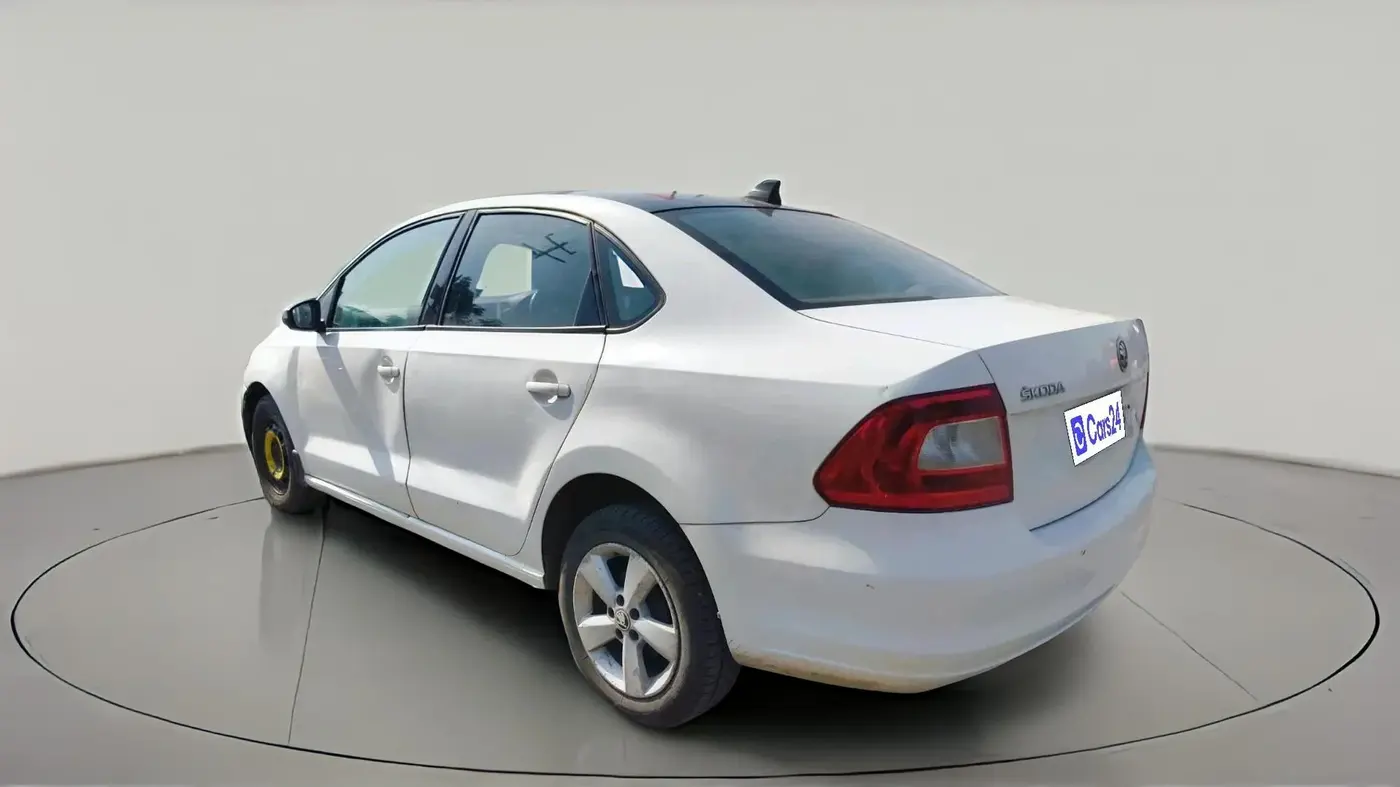 2015 Skoda Rapid AMBITION 1.5 TDI, Diesel, Manual, 1,98,200 km, exterior