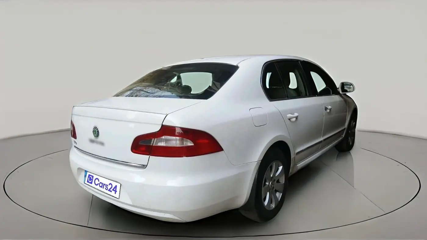 2012 Skoda Superb ELEGANCE 2.0 TDI CR AT, Diesel, Automatic, 1,01,498 km, exterior