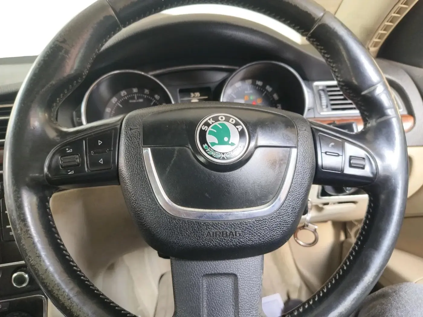 2012 Skoda Superb ELEGANCE 2.0 TDI CR AT, Diesel, Automatic, 1,01,498 km, interior