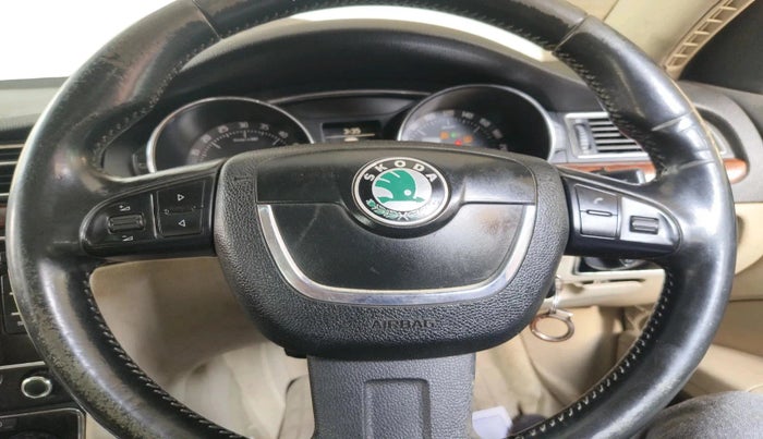 2012 Skoda Superb ELEGANCE 2.0 TDI CR AT, Diesel, Automatic, 1,01,498 km, interior