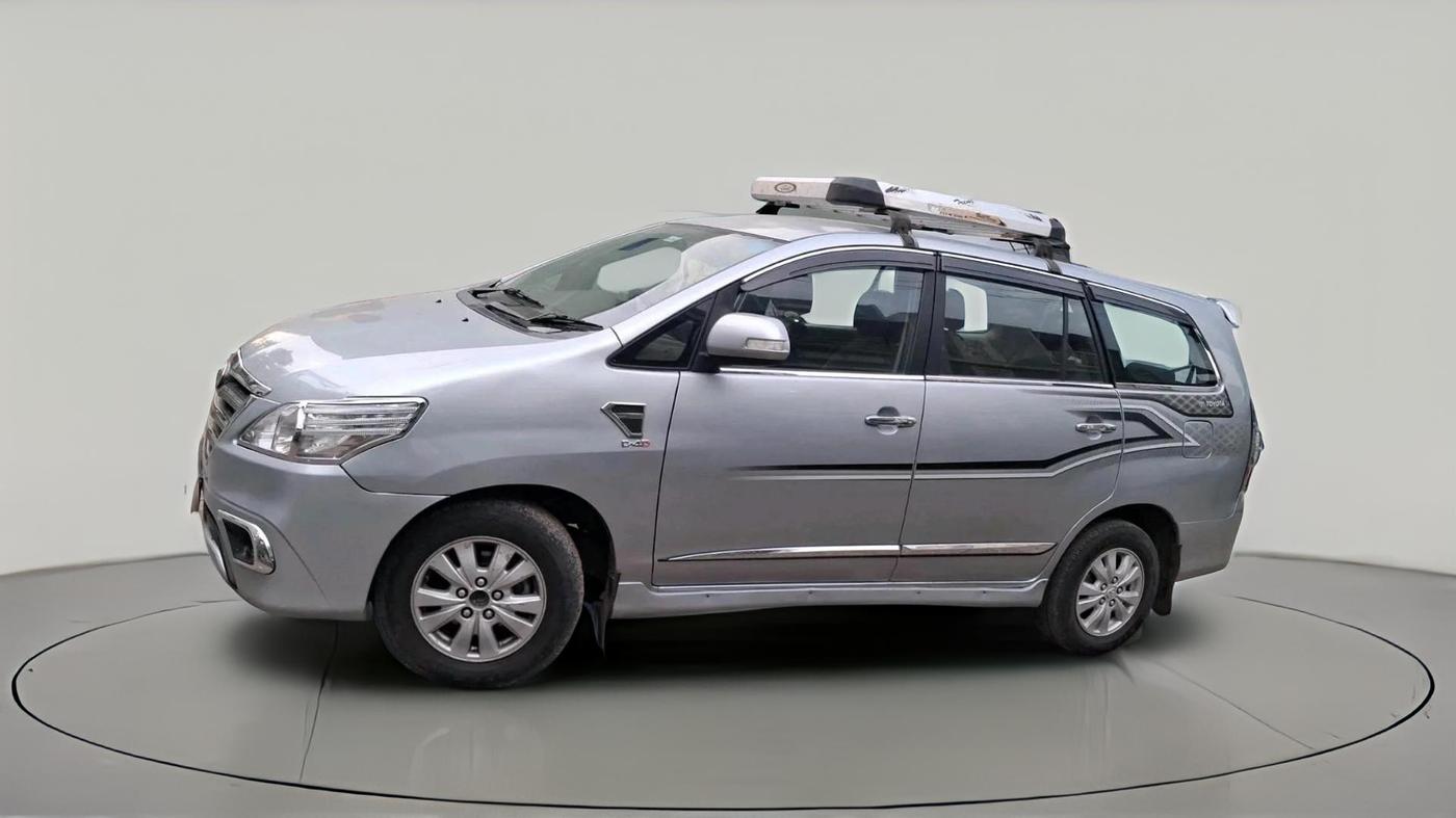 2011 Toyota Innova V 2.5 7 STR, Diesel, Manual, 2,52,249 km, exterior