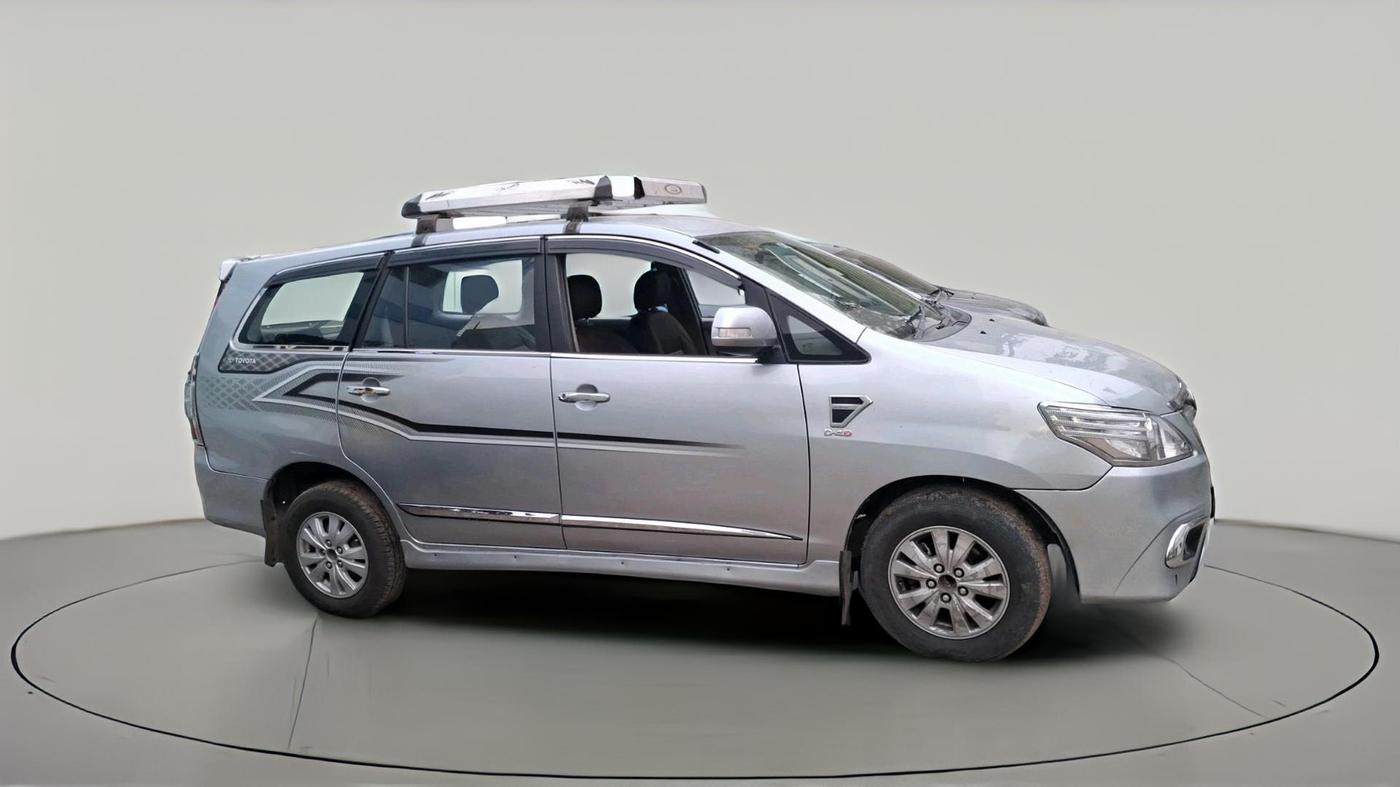 2011 Toyota Innova V 2.5 7 STR, Diesel, Manual, 2,52,249 km, exterior