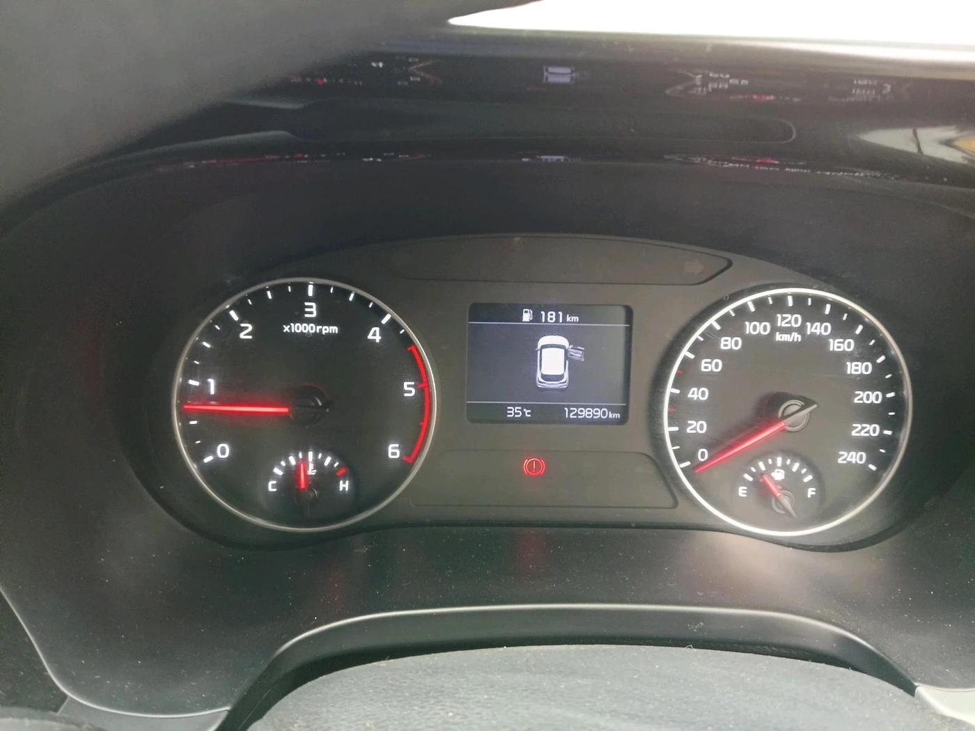 2022 KIA SELTOS HTK 1.5 DIESEL, Diesel, Manual, 1,29,890 km, interior