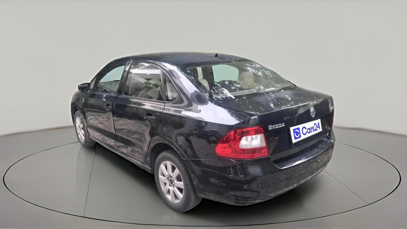 2013 Skoda Rapid AMBITION 1.6 TDI CR MT PLUS, Diesel, Manual, 1,05,675 km, exterior