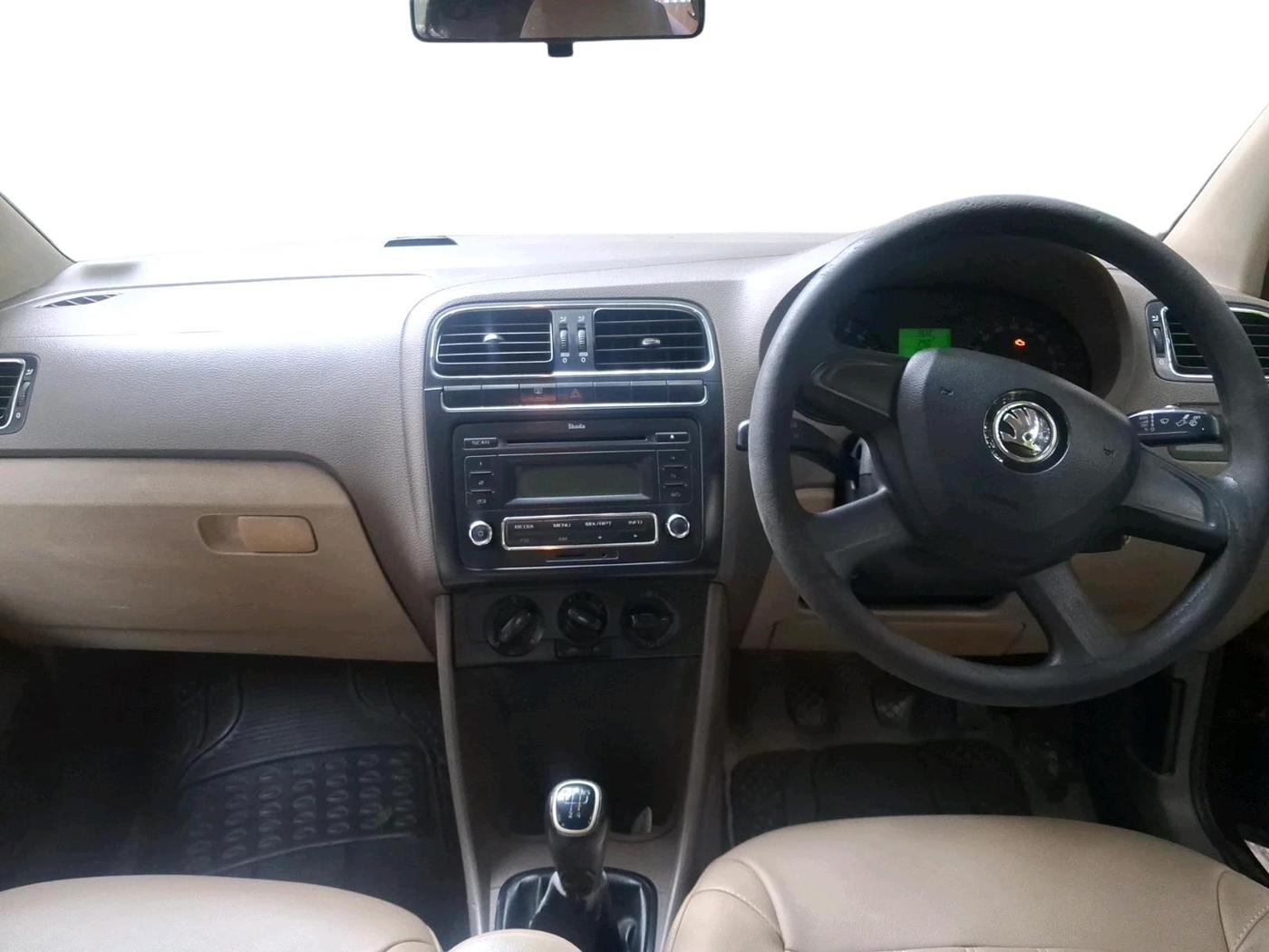 2013 Skoda Rapid AMBITION 1.6 TDI CR MT PLUS, Diesel, Manual, 1,05,675 km, interior