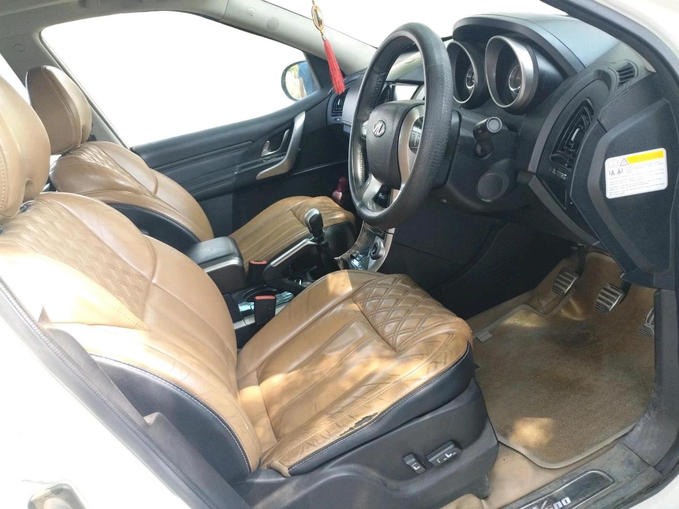 2018 Mahindra XUV500 W11, Diesel, Manual, 79,857 km, interior