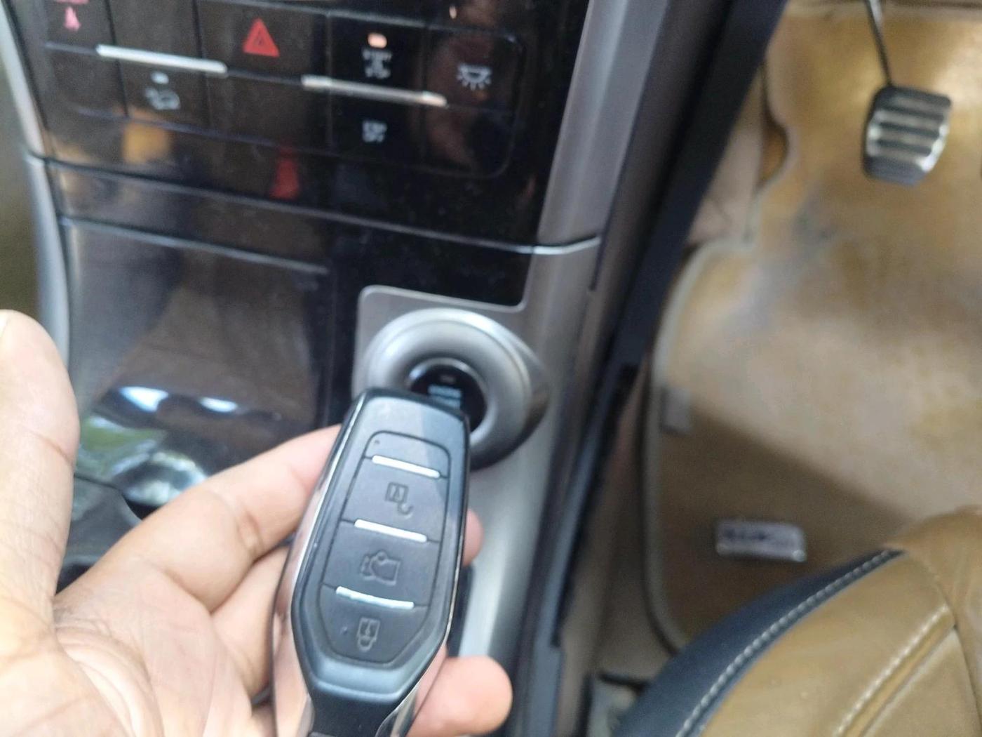 2018 Mahindra XUV500 W11, Diesel, Manual, 79,857 km, interior