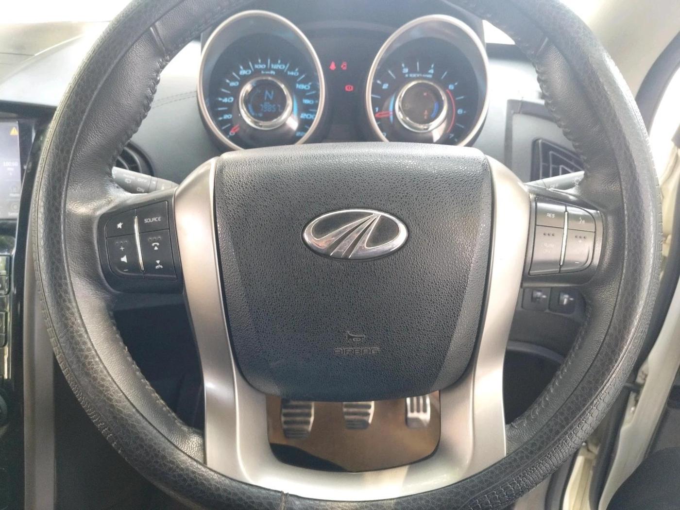2018 Mahindra XUV500 W11, Diesel, Manual, 79,857 km, interior