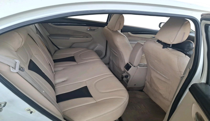 2015 Maruti Ciaz VDI +, Diesel, Manual, 1,04,905 km, interior