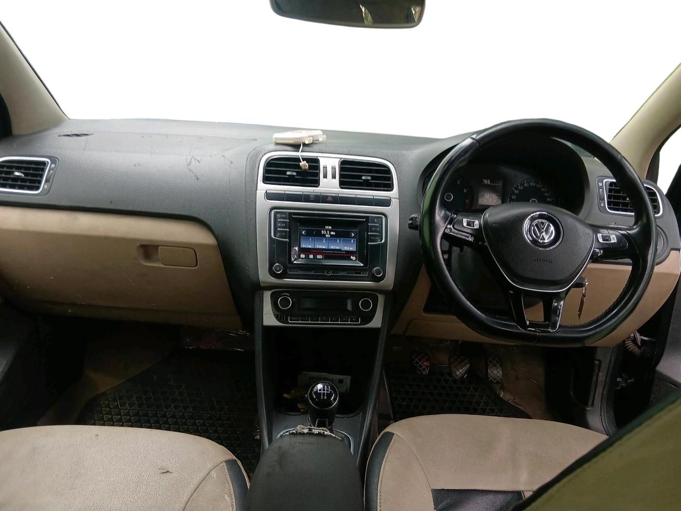 2017 Volkswagen Ameo HIGHLINE1.2L, Petrol, Manual, 1,02,170 km, interior