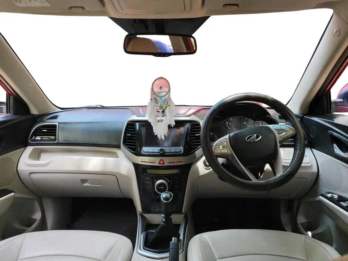2019 Mahindra XUV300 W8 (O) 1.2 PETROL, Petrol, Manual, 37,731 km, interior