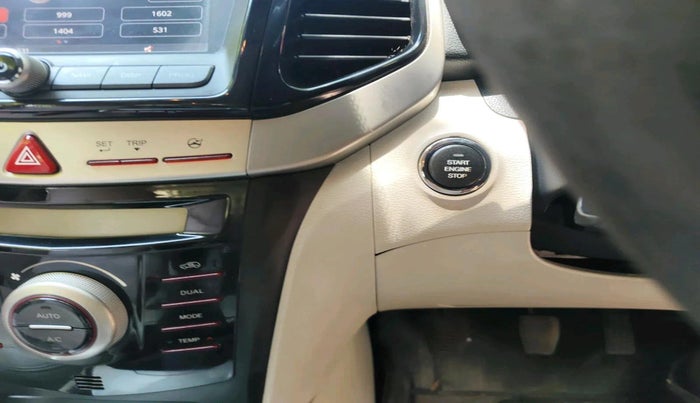2019 Mahindra XUV300 W8 (O) 1.2 PETROL, Petrol, Manual, 37,731 km, interior