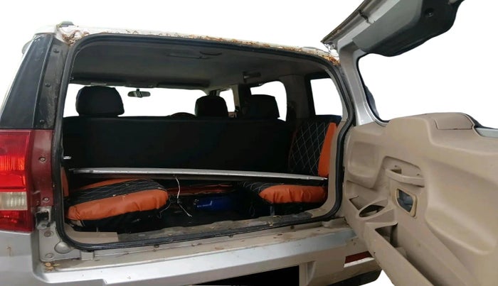 2015 Mahindra TUV300 T6 PLUS, Diesel, Manual, 67,815 km, exterior