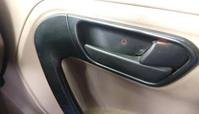 2015 Mahindra TUV300 T6 PLUS, Diesel, Manual, 67,815 km, interior