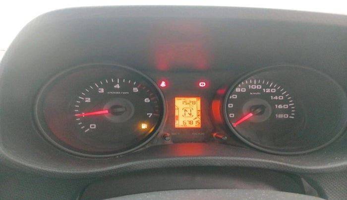 2015 Mahindra TUV300 T6 PLUS, Diesel, Manual, 67,815 km, interior