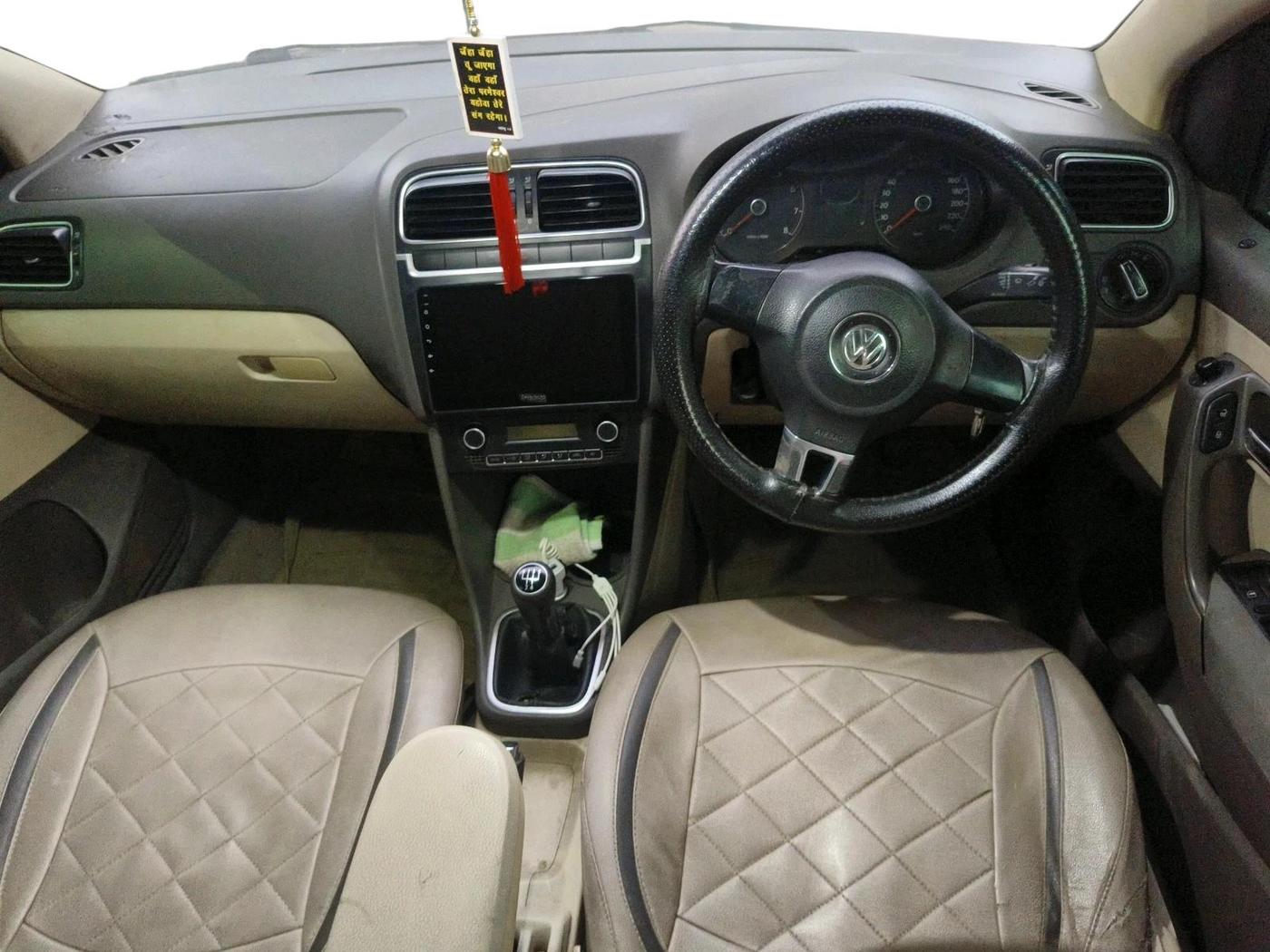 2010 Volkswagen Vento HIGHLINE 1.6 MPI, Petrol, Manual, 99,999 km, interior