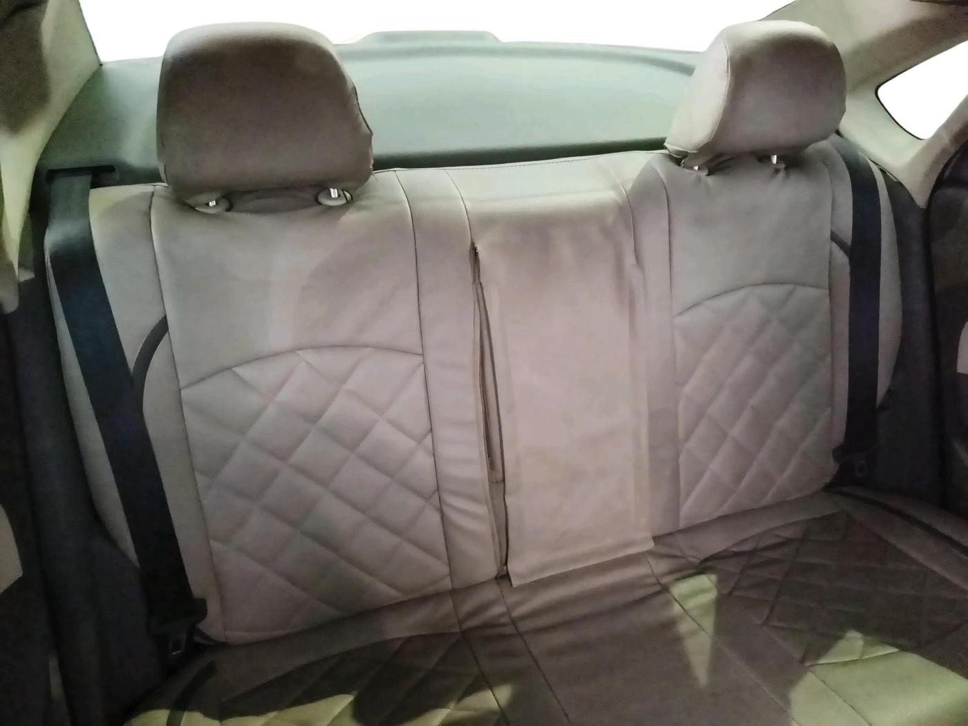 2010 Volkswagen Vento HIGHLINE 1.6 MPI, Petrol, Manual, 99,999 km, interior