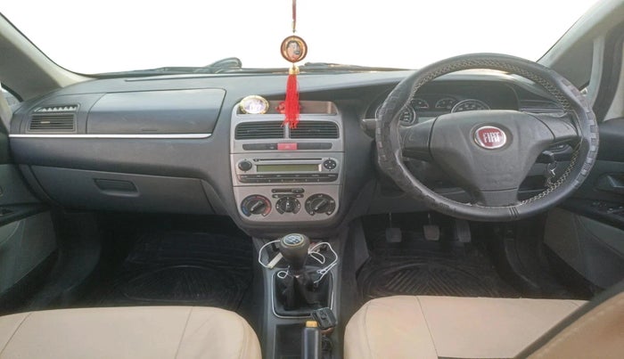 2013 Fiat Grand Punto Dynamic 1.2, Petrol, Manual, 1,03,382 km, interior