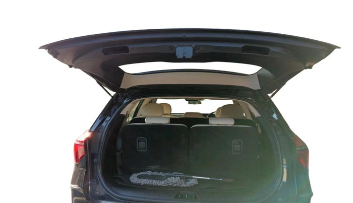 2023 Mahindra XUV700 AX 7 LUXURY D AWD AT 7 STR, Diesel, Automatic, 42,427 km, exterior