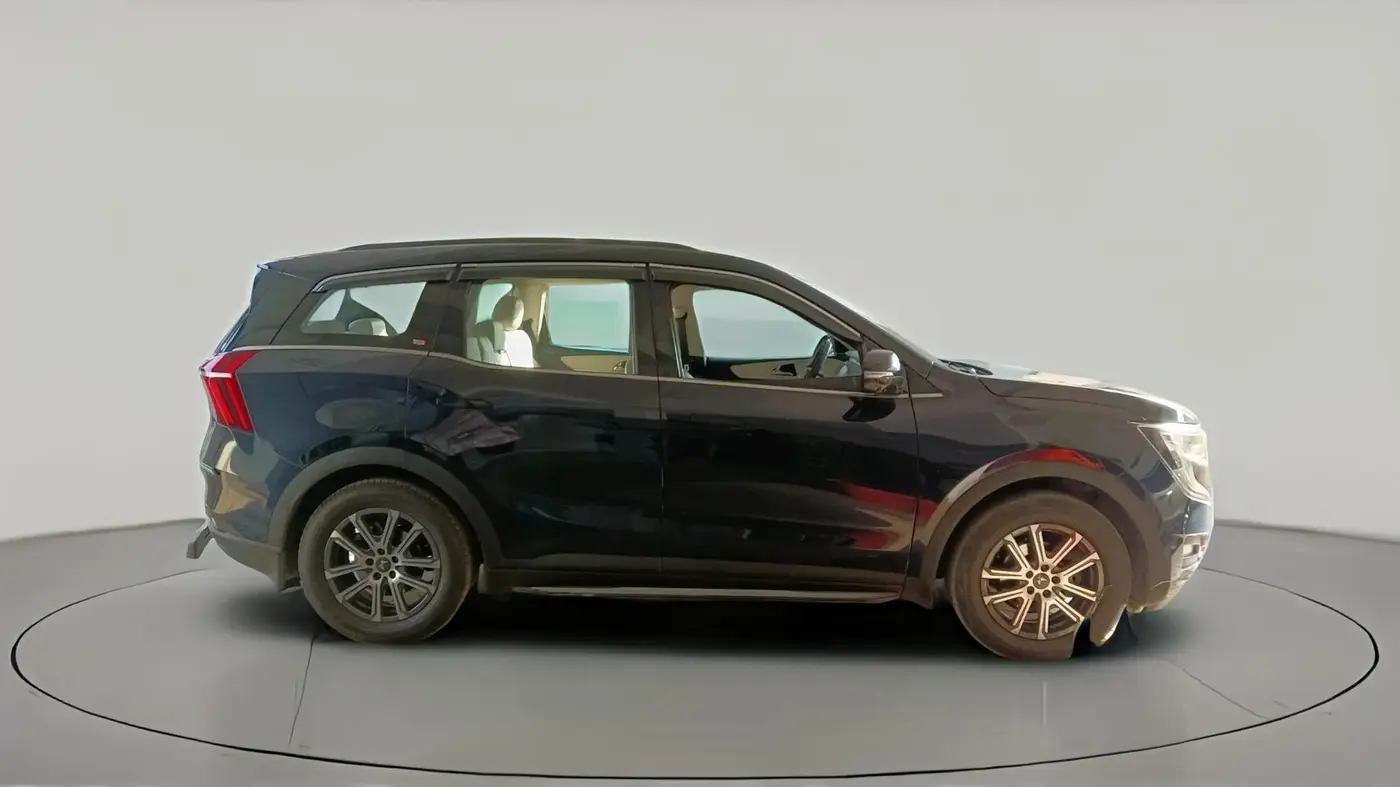 2023 Mahindra XUV700 AX 7 LUXURY D AWD AT 7 STR, Diesel, Automatic, 42,427 km, exterior
