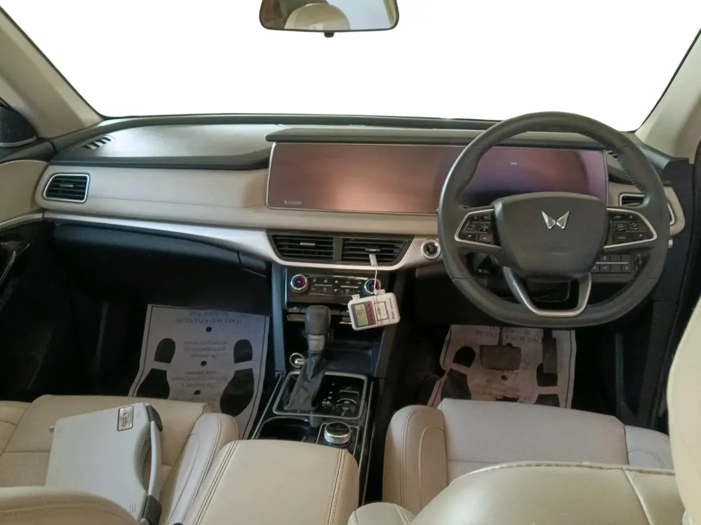 2023 Mahindra XUV700 AX 7 LUXURY D AWD AT 7 STR, Diesel, Automatic, 42,427 km, interior