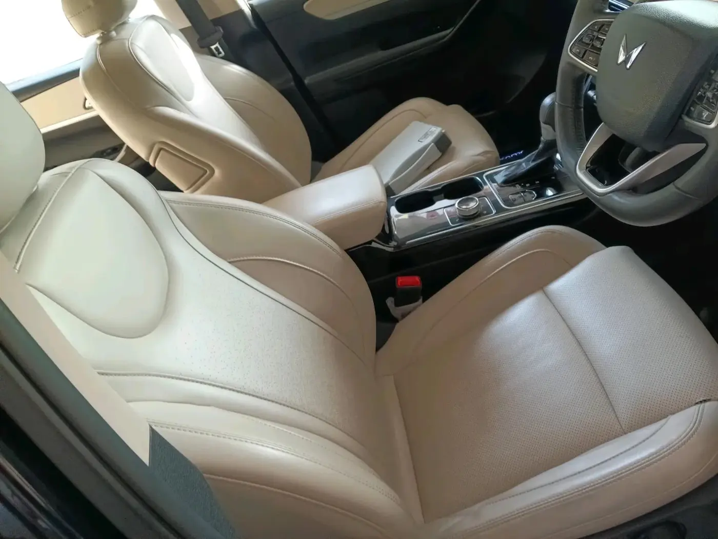 2023 Mahindra XUV700 AX 7 LUXURY D AWD AT 7 STR, Diesel, Automatic, 42,427 km, interior