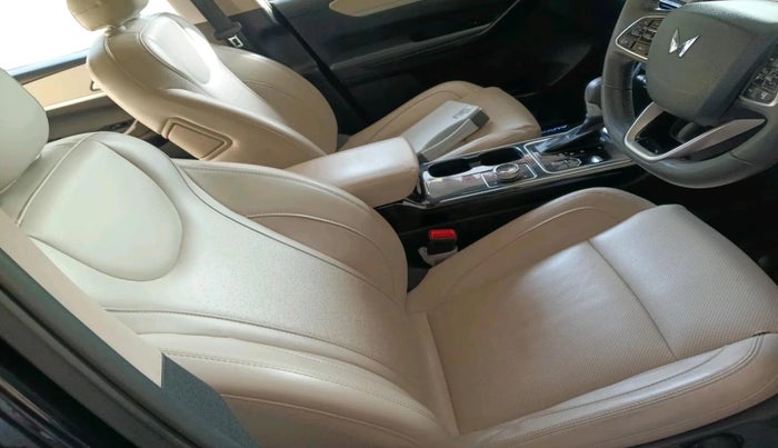 2023 Mahindra XUV700 AX 7 LUXURY D AWD AT 7 STR, Diesel, Automatic, 42,427 km, interior