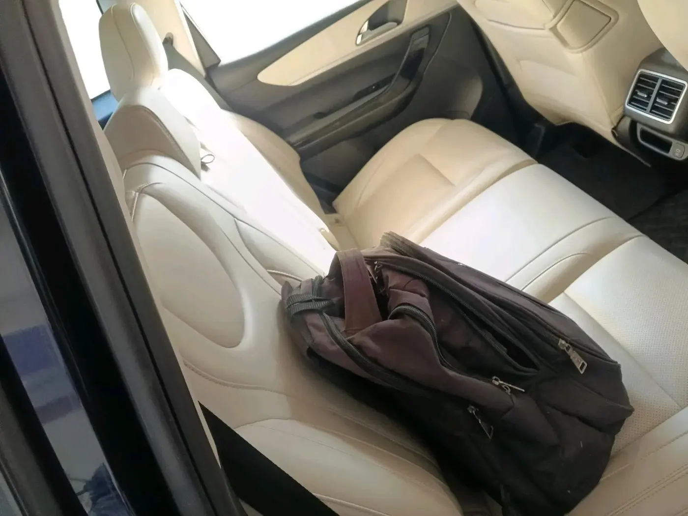 2023 Mahindra XUV700 AX 7 LUXURY D AWD AT 7 STR, Diesel, Automatic, 42,427 km, interior