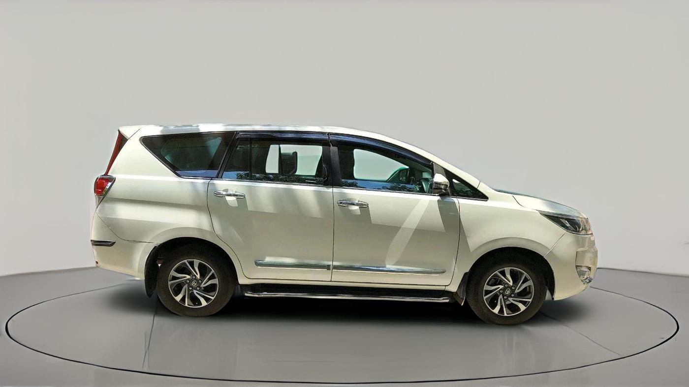 2022 Toyota Innova Crysta 2.4 VX 7 STR, Diesel, Manual, 1,07,710 km, exterior
