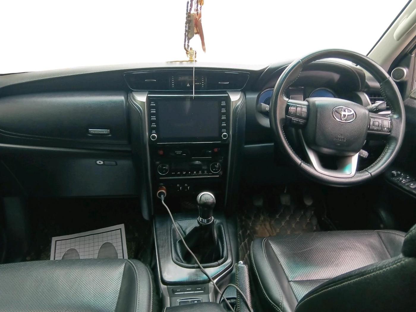 2021 Toyota Fortuner 4X2 MT 2.8 DIESEL, Diesel, Manual, 1,95,247 km, interior