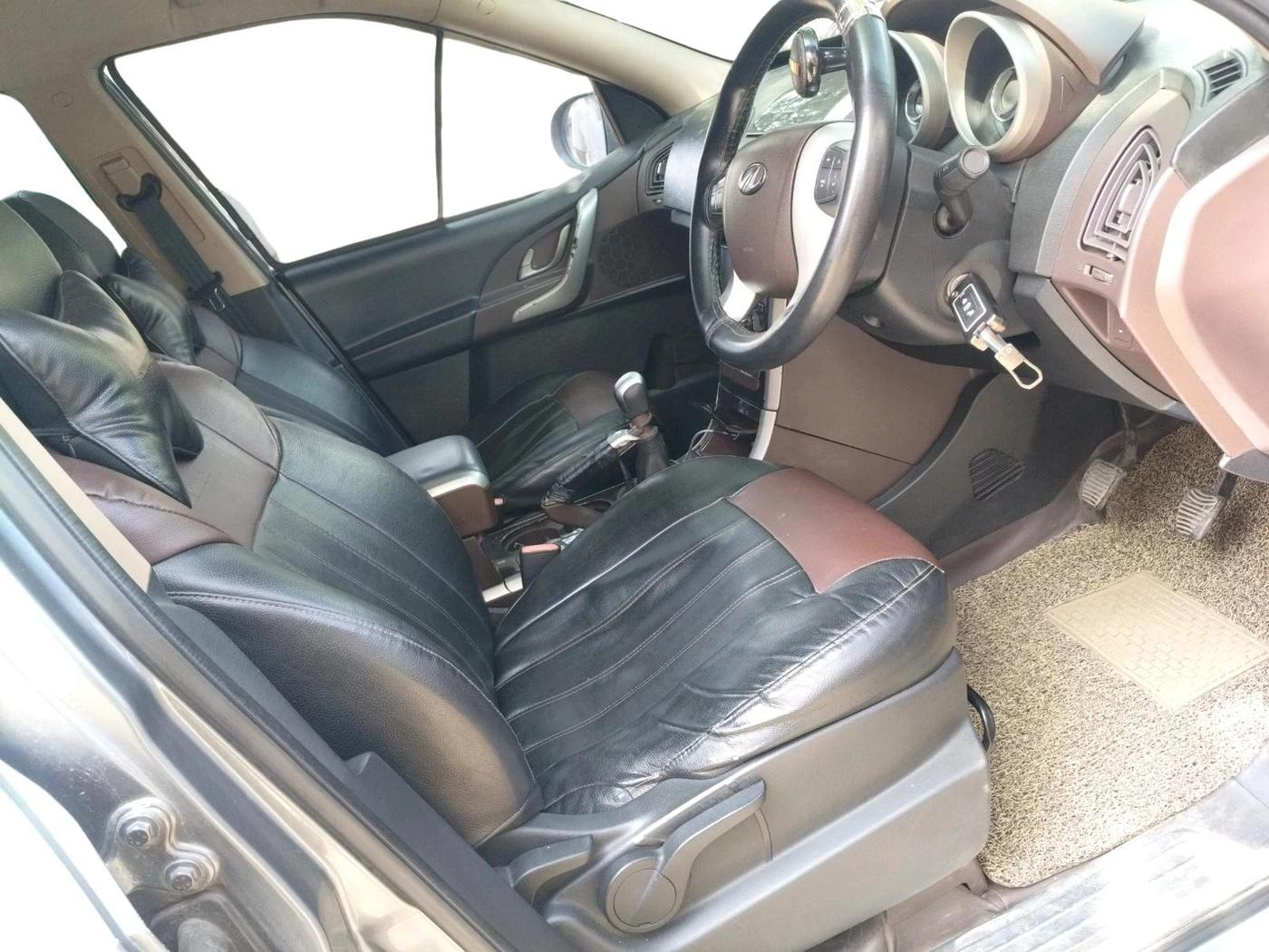 2014 Mahindra XUV500 W6, Diesel, Manual, 78,757 km, interior