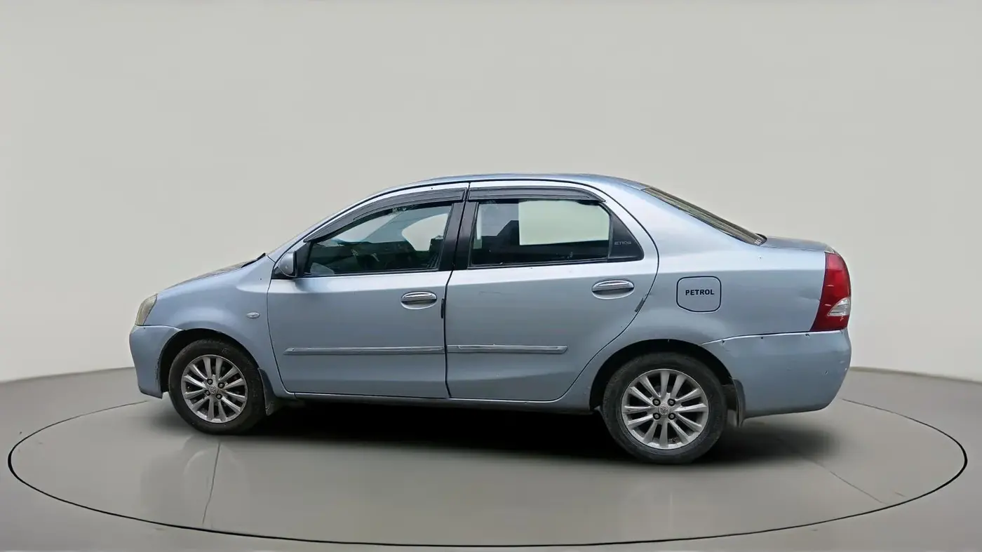 2011 Toyota Etios V, Petrol, Manual, 1,18,223 km, exterior