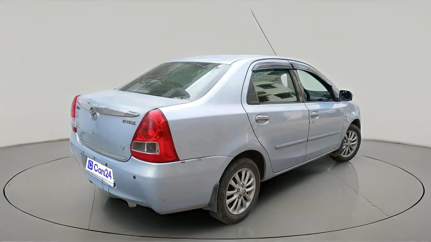 2011 Toyota Etios V, Petrol, Manual, 1,18,223 km, exterior