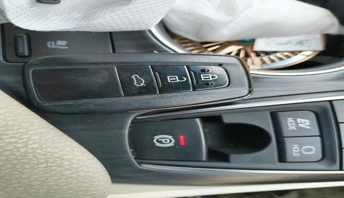 2024 Toyota Camry HYBRID, Hybrid, Automatic, 28,700 km, interior